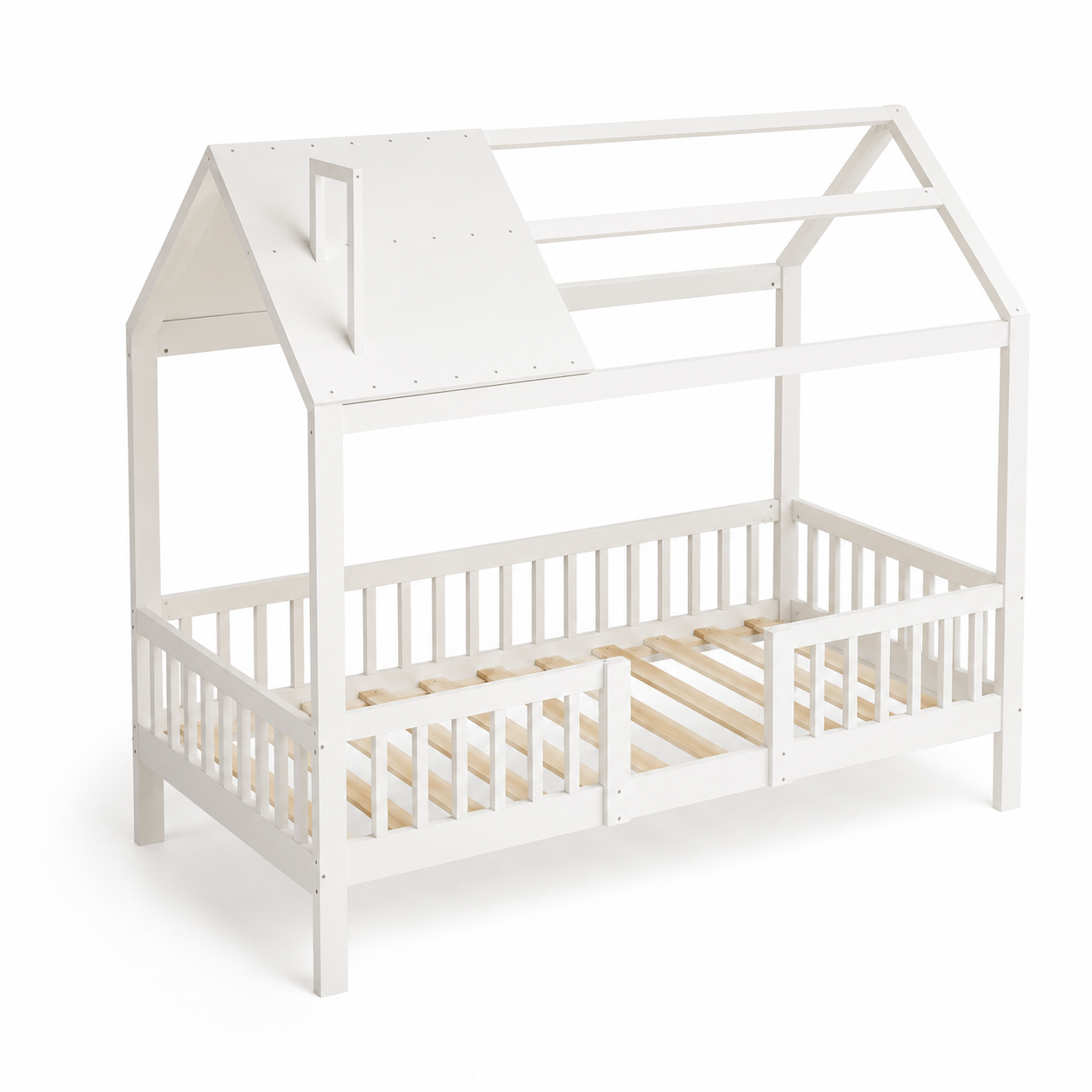 Lit cabane enfant blanc en bois Montessori – Vue 3/4 sur fond blanc